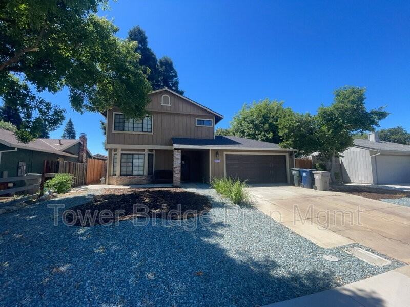 2247 Atrisco Cir - Photo 2 of 22