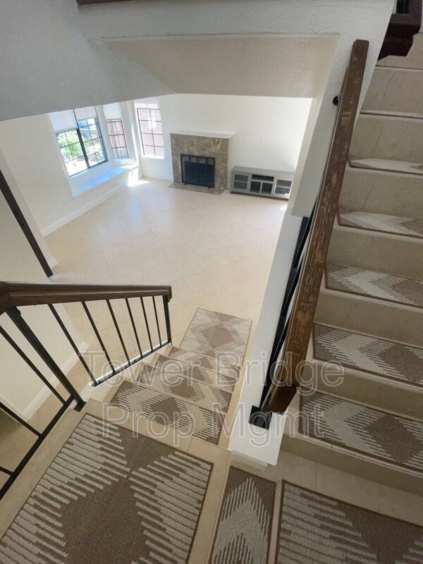 2247 Atrisco Cir - Photo 5 of 22