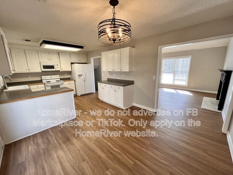 1365 Lance Cir - Photo 3 of 27