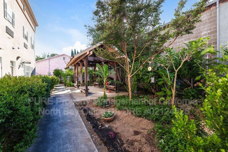 154 Railroad Ave #E - Photo 2 of 15