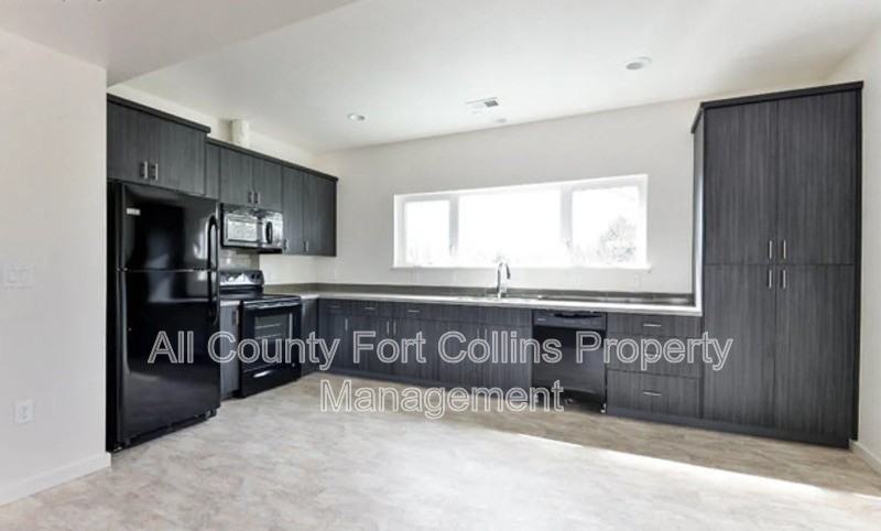 225 Green Leaf St #7 - Photo 2 of 10