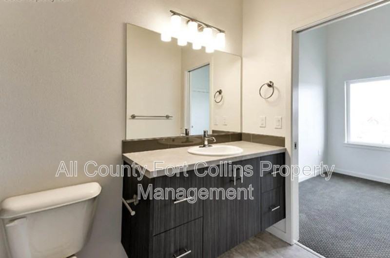 225 Green Leaf St #7 - Photo 5 of 10