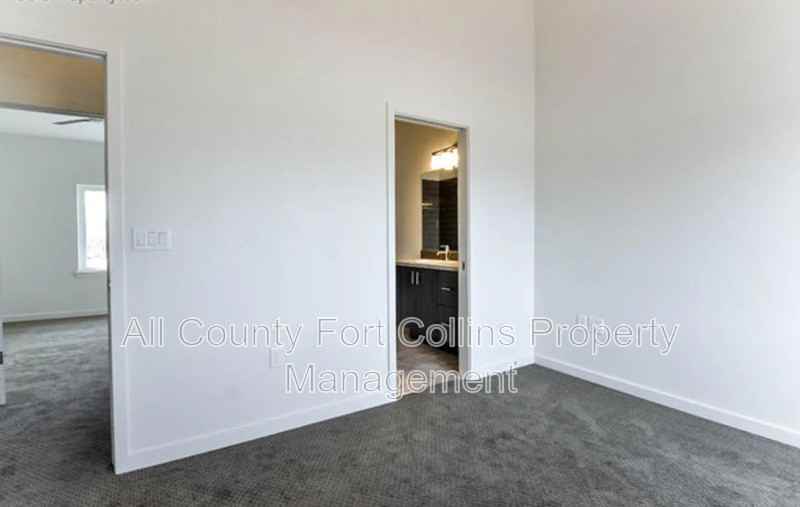 225 Green Leaf St #7 - Photo 6 of 10