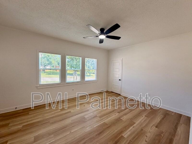 260 Eighth St #A - Photo 5 of 19
