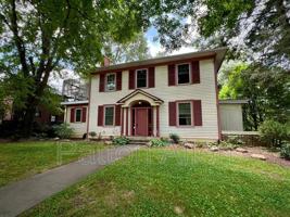 featured image of 130 Edwin Pl #1