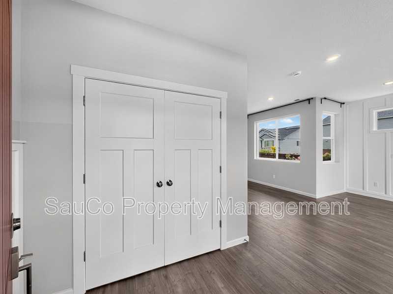 31407 Nw Yorkshire St - Photo 2 of 24