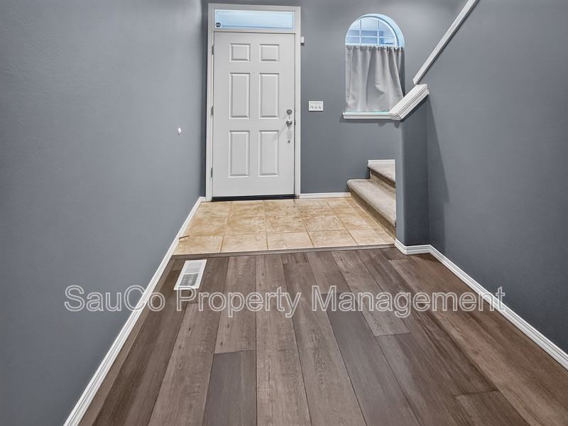 948 Se Elina Ave - Photo 2 of 11