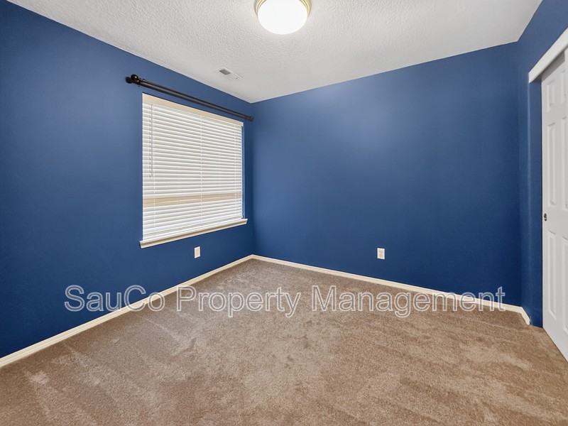 948 Se Elina Ave - Photo 4 of 11