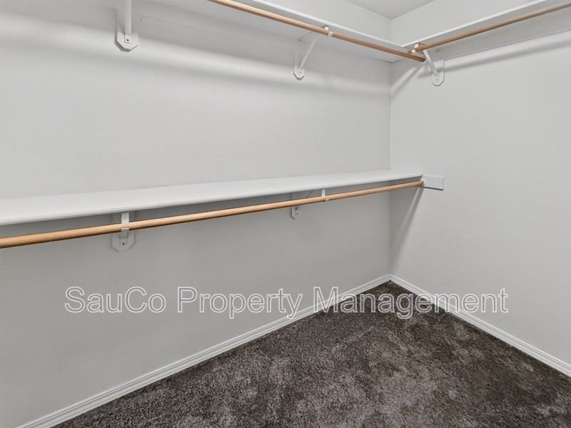 948 Se Elina Ave - Photo 7 of 11