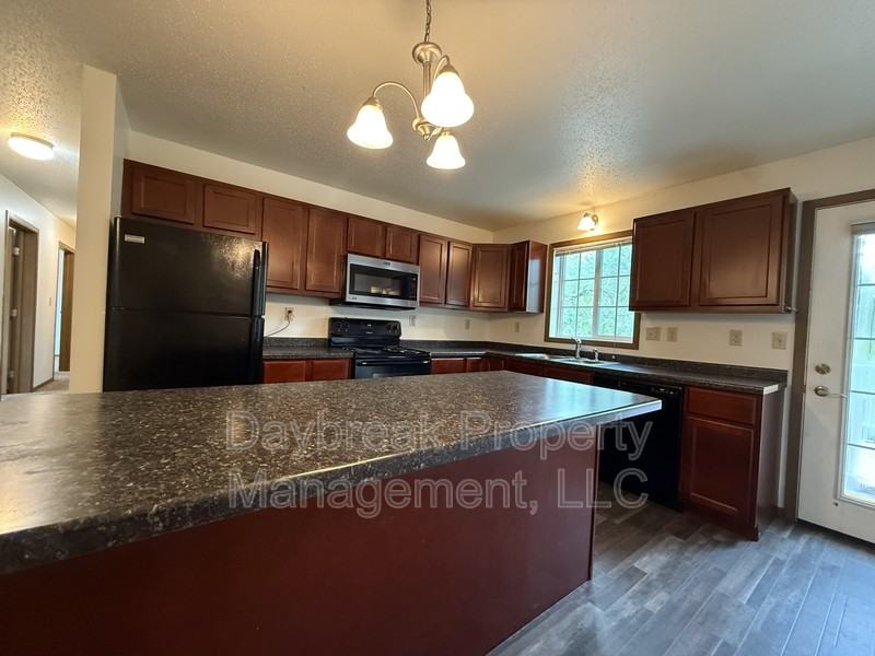 331 16th St S - Photo 3 of 19