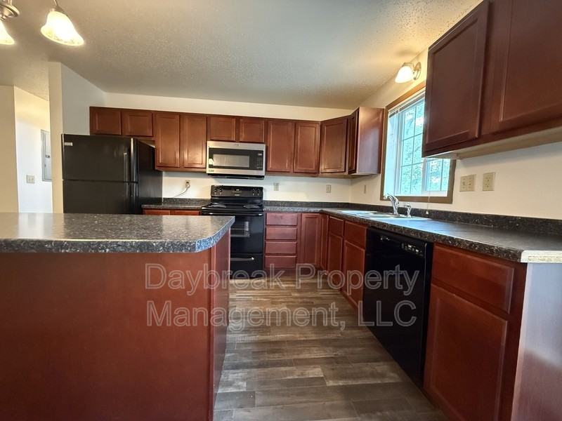 331 16th St S - Photo 4 of 19
