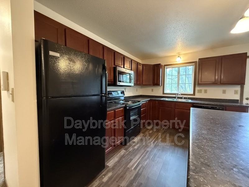 331 16th St S - Photo 5 of 19