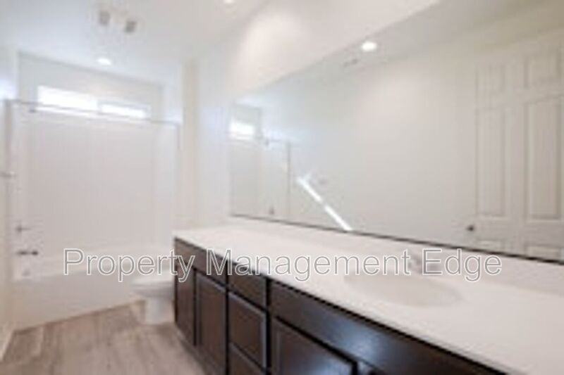 30524 Fragrant St - Photo 6 of 32