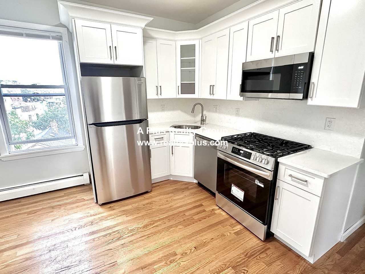 Buckley Ave #3 - Photo 5 of 12