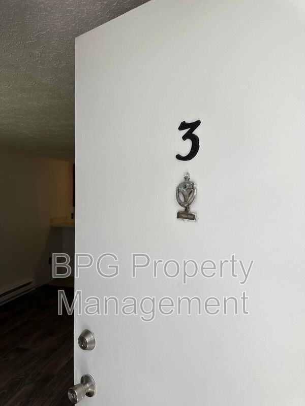 123 Circle Dr #3 - Photo 3 of 14