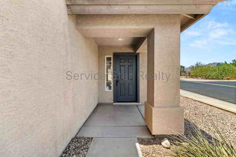 22368 W La Vista Cir - Photo 3 of 29