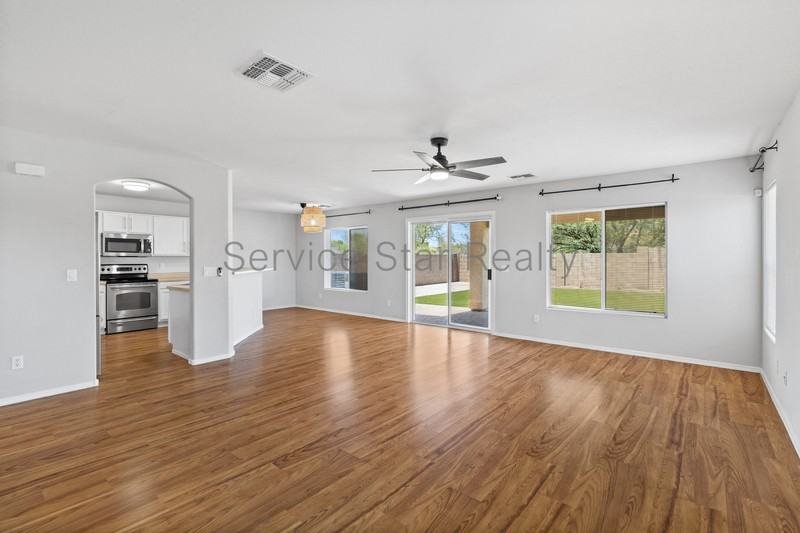 22368 W La Vista Cir - Photo 5 of 29