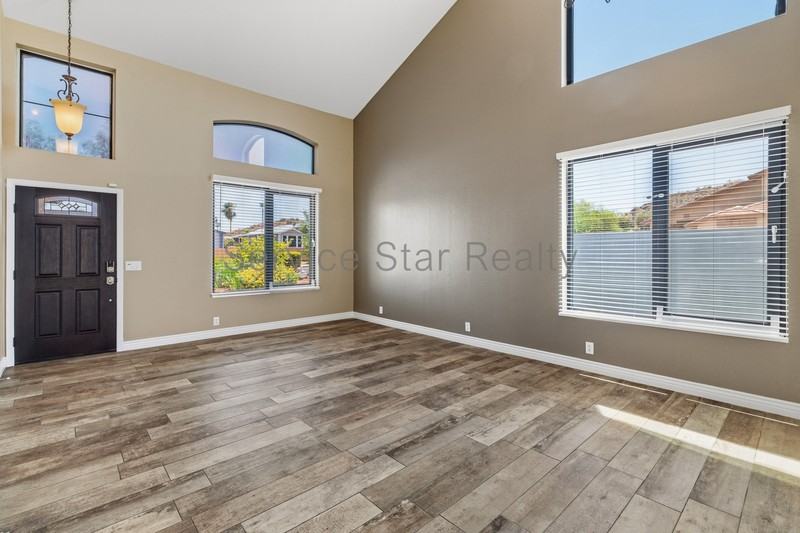 2104 E Behrend Dr - Photo 4 of 31