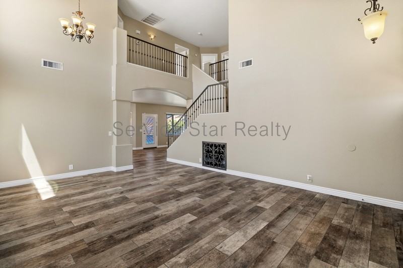2104 E Behrend Dr - Photo 5 of 31