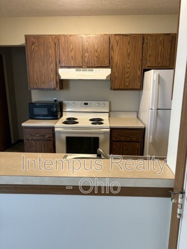 7465 Huntington Dr #5 - Photo 3 of 14