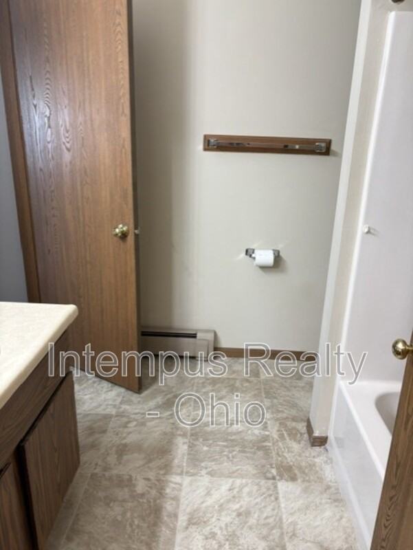7465 Huntington Dr #5 - Photo 6 of 14