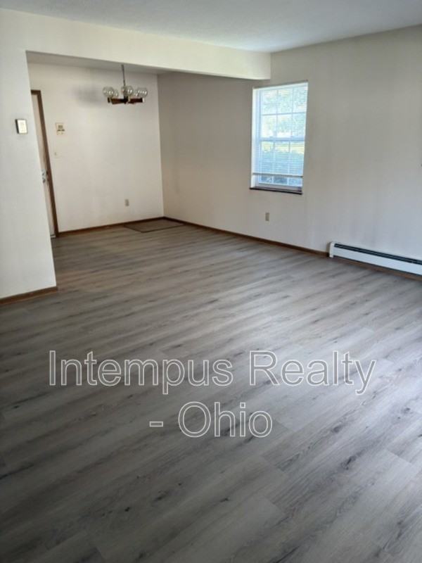 7465 Huntington Dr #5 - Photo 7 of 14