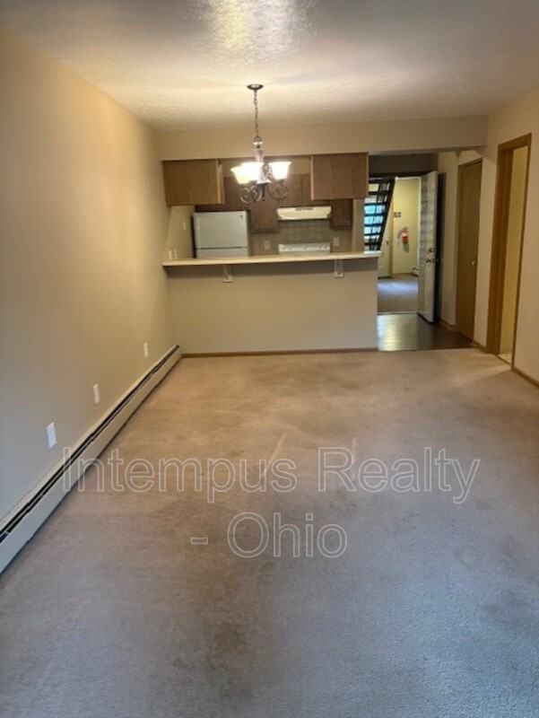 3865 Indian Run Dr #4 - Photo 4 of 6