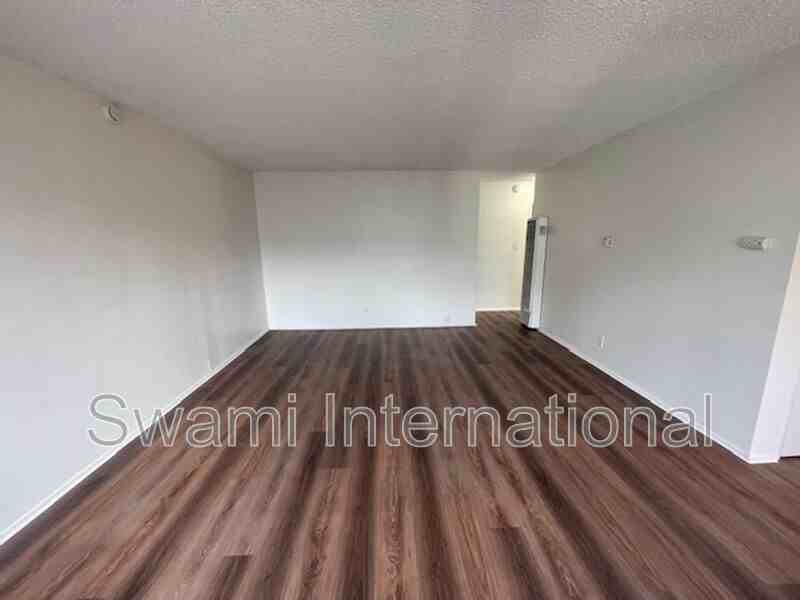 1303 W 107th St - Photo 5 of 30