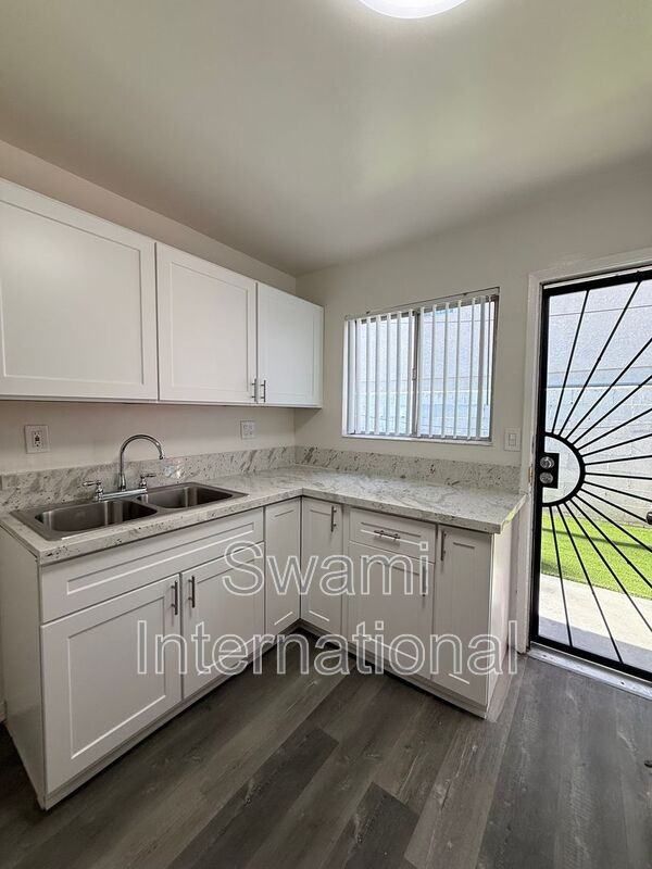 13612 1/2 Doty Ave - Photo 4 of 22