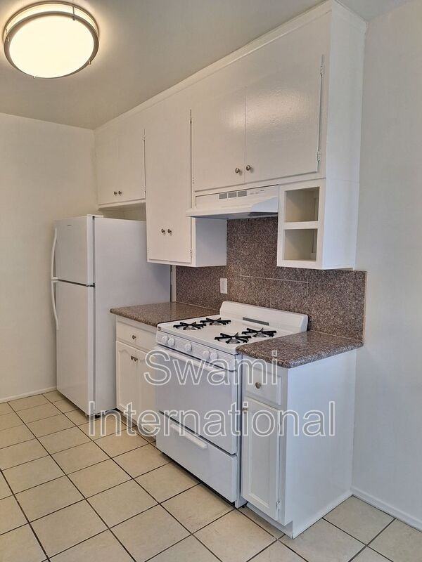 532 W Olive St #17 - Photo 5 of 11