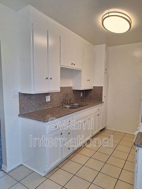 532 W Olive St #17 - Photo 7 of 11