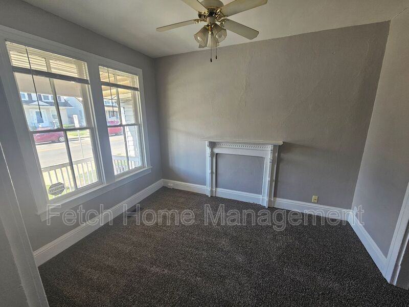 909 E Princess St - Photo 3 of 22