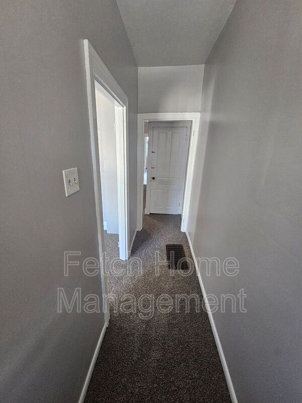 909 E Princess St - Photo 4 of 22
