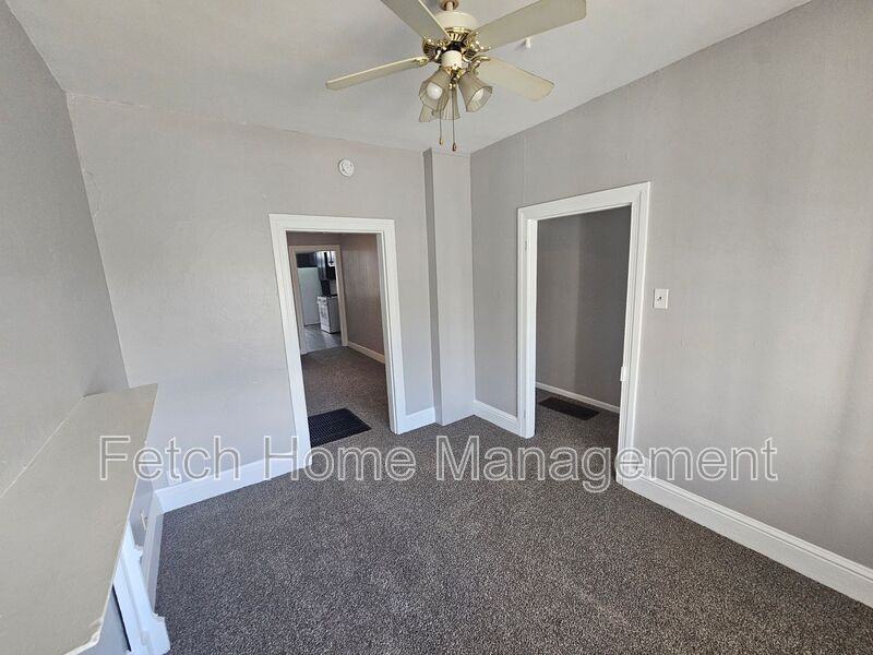 909 E Princess St - Photo 6 of 22