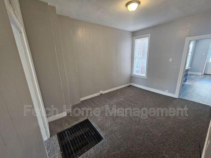 909 E Princess St - Photo 7 of 22