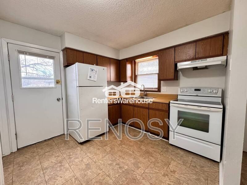 830 Hartford Ave - Photo 7 of 15