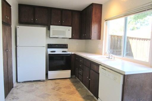 2290 Meadowgate Way - Photo 3 of 7