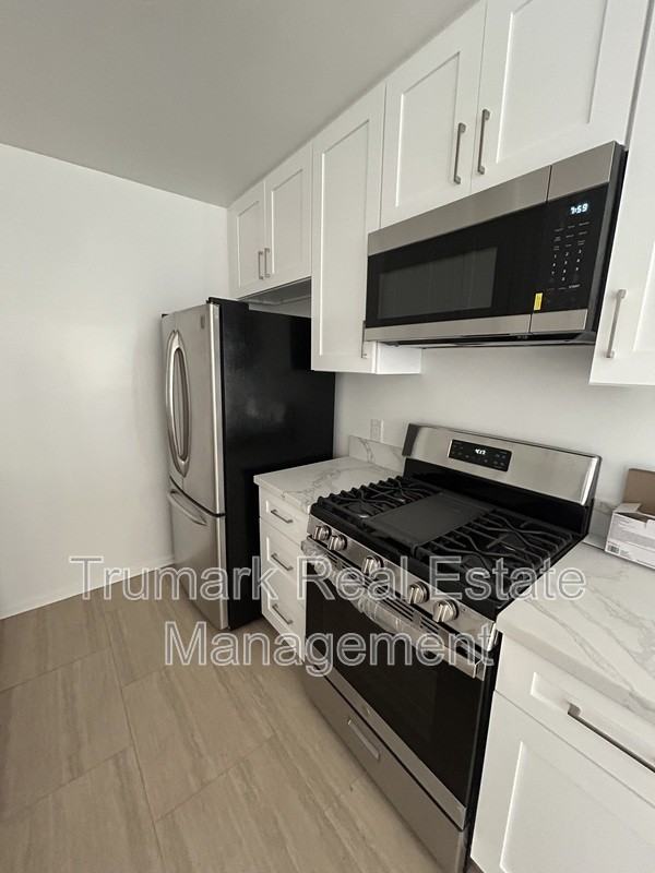 555 Palm Dr #A - Photo 2 of 8