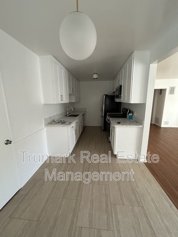 555 Palm Dr #A - Photo 3 of 8