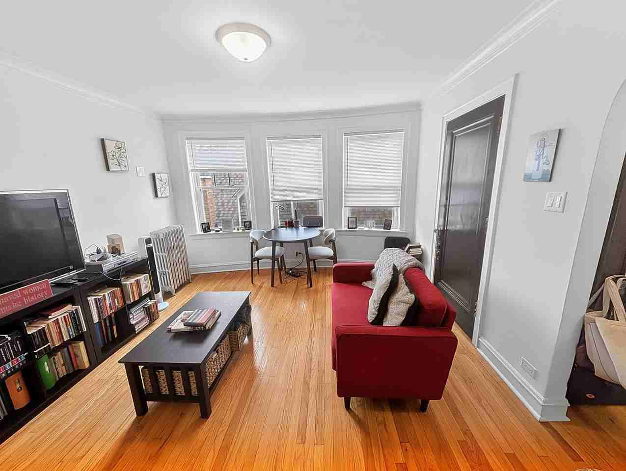 6636 N Glenwood Ave - Photo 2 of 14