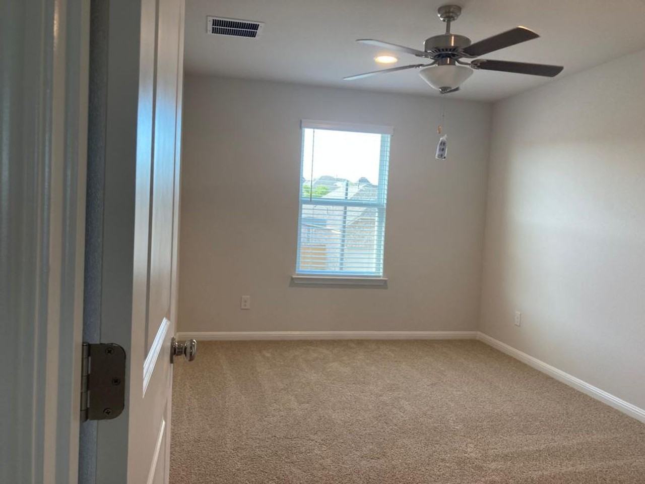 136 Green Knoll Ln - Photo 5 of 13