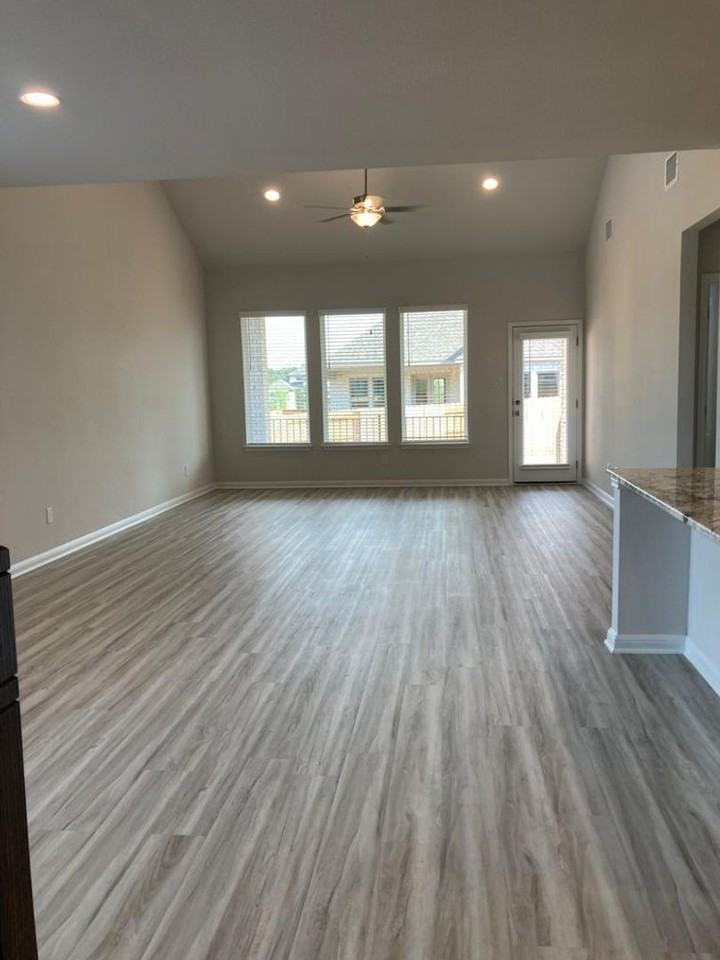 136 Green Knoll Ln - Photo 7 of 13