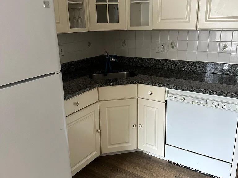 Agate Ave - Photo 3 of 20