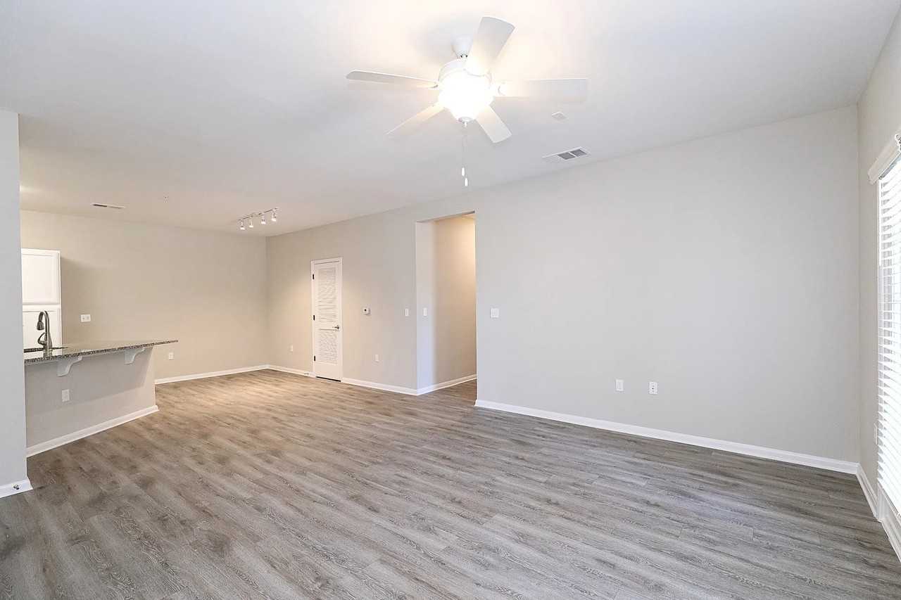 5755 W Rayford Rd #LAL3 - Photo 6 of 21
