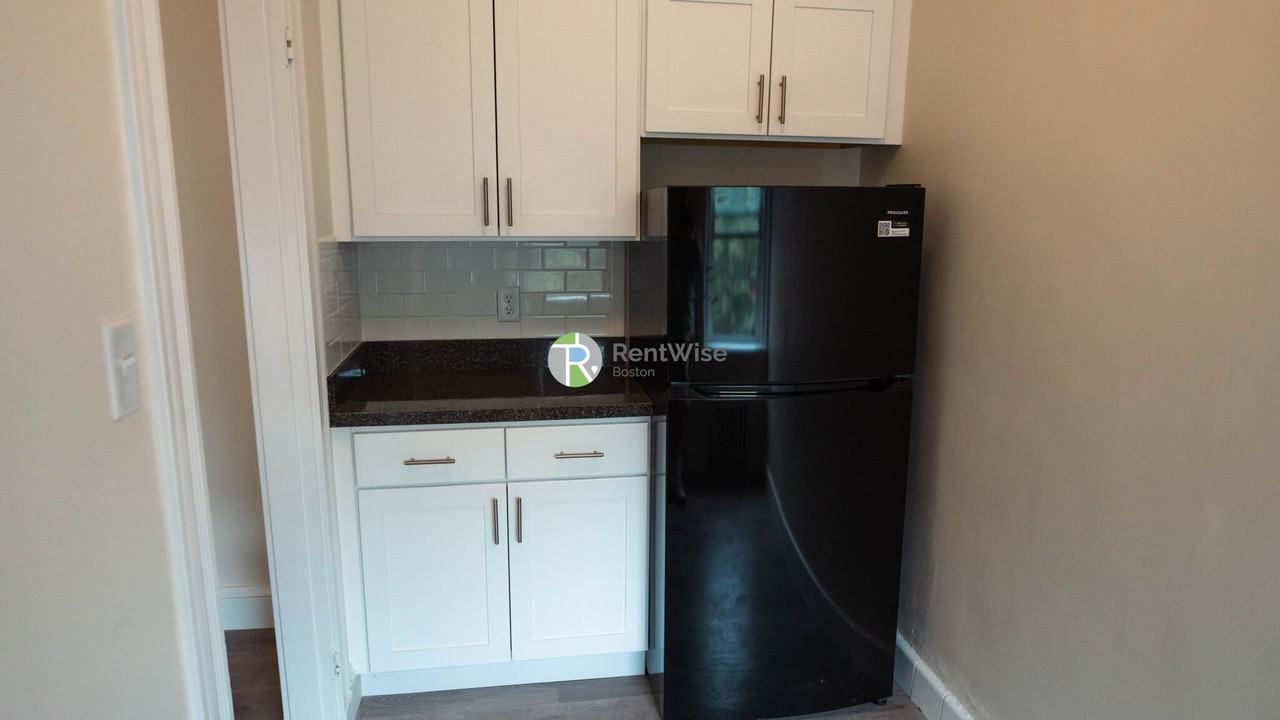 66 Chiswick Rd #20 - Photo 2 of 10