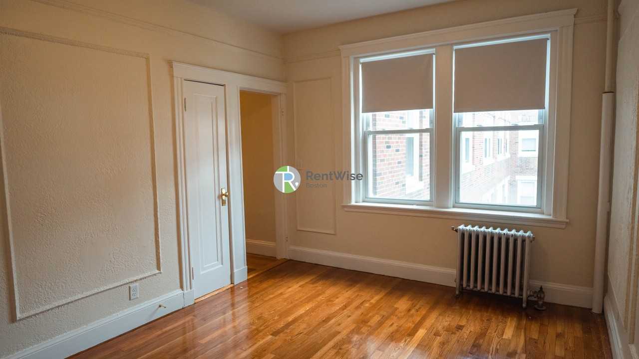 66 Chiswick Rd #20 - Photo 3 of 10