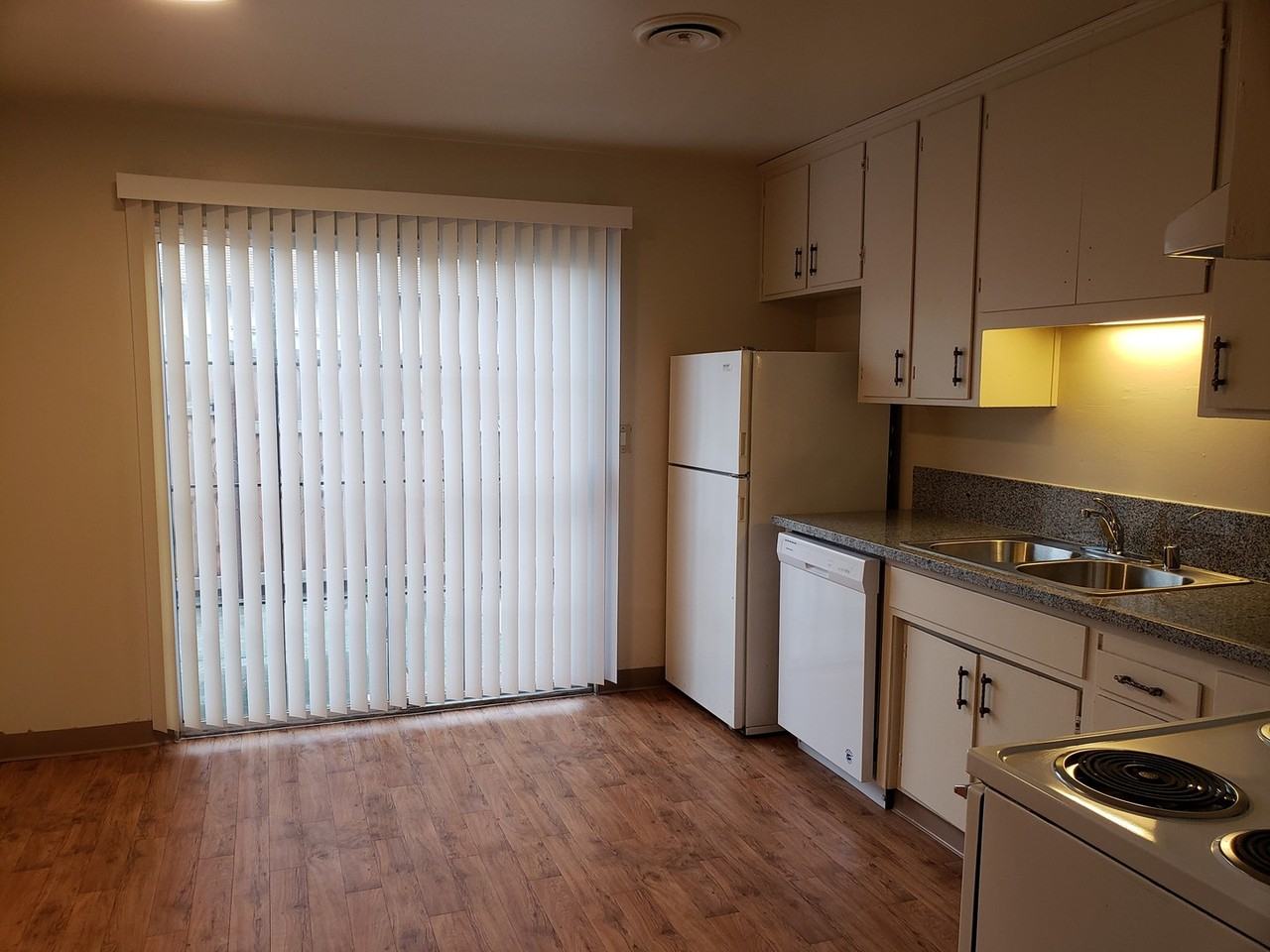 3028 Carver Rd - Photo 2 of 13