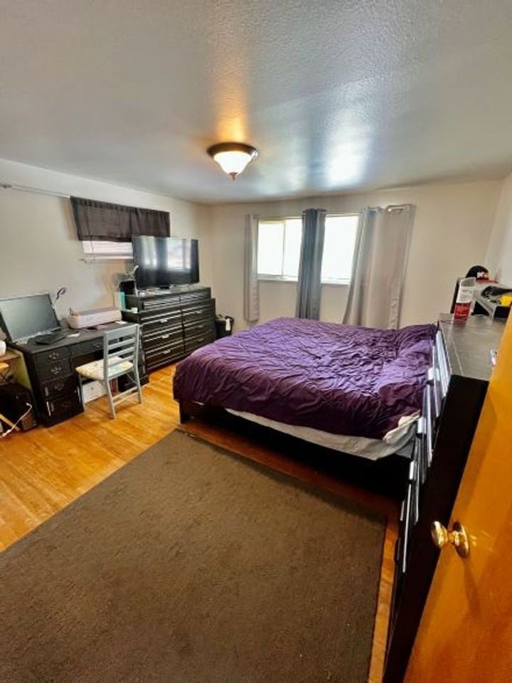 2021 Snyder Ave - Photo 5 of 11