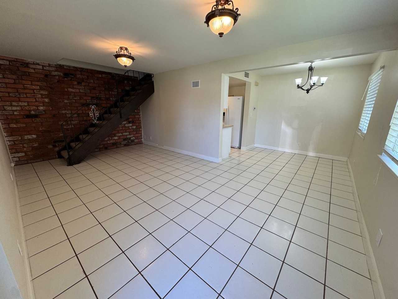 619 Avenida De La Plata - Photo 2 of 10