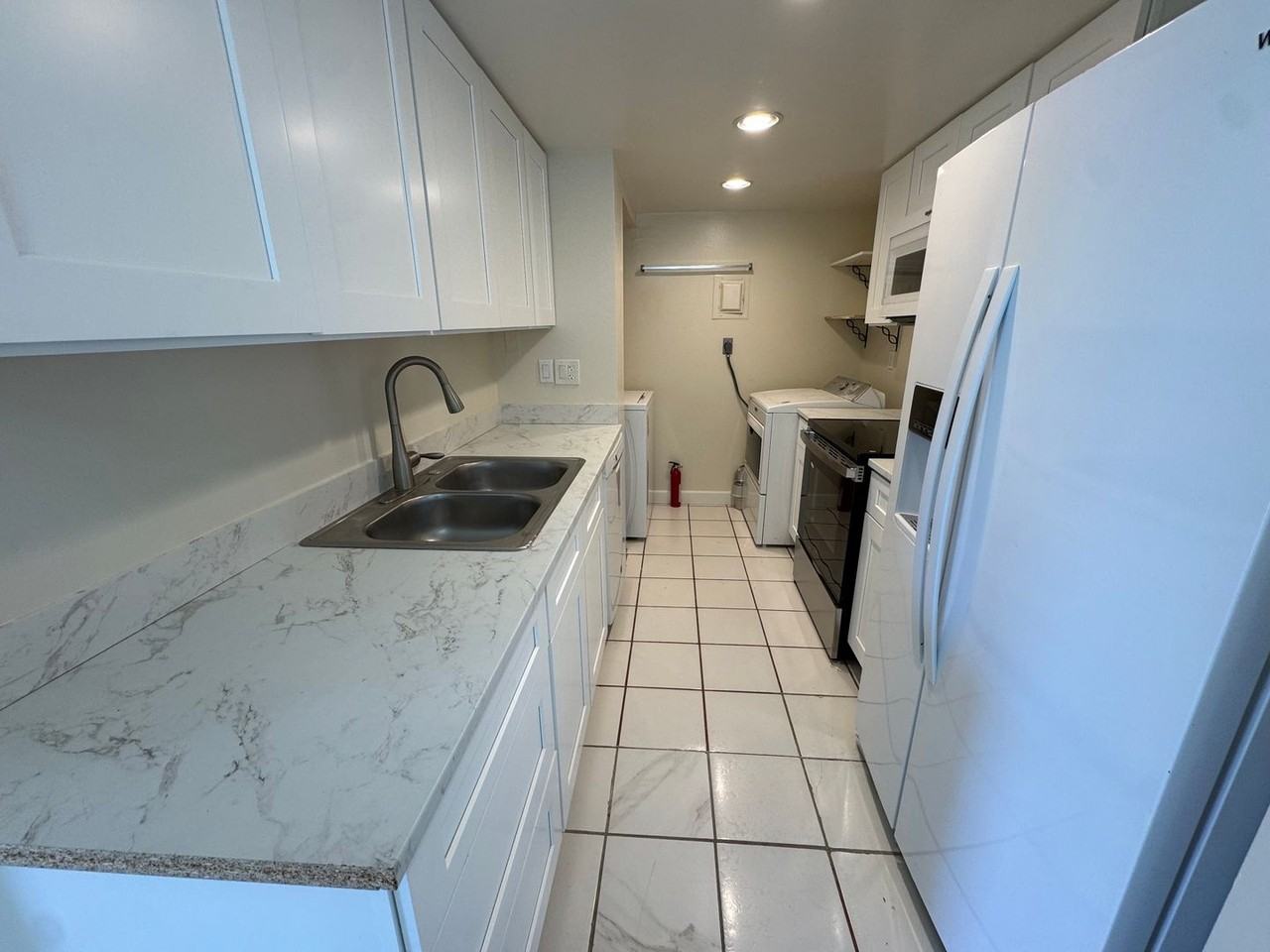 619 Avenida De La Plata - Photo 3 of 10